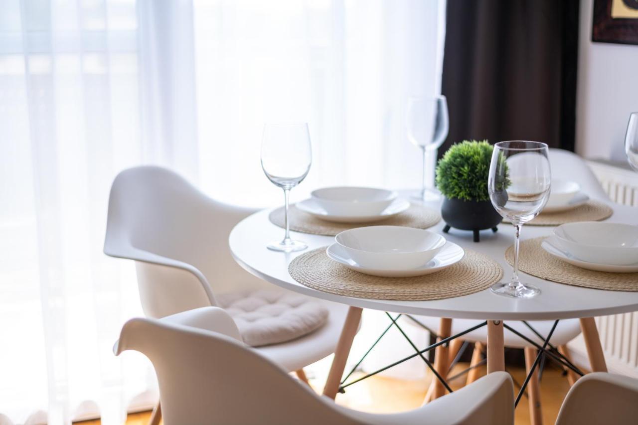 Apartamento Business And Travel Lounge With Private Parking Timisoara Exterior foto